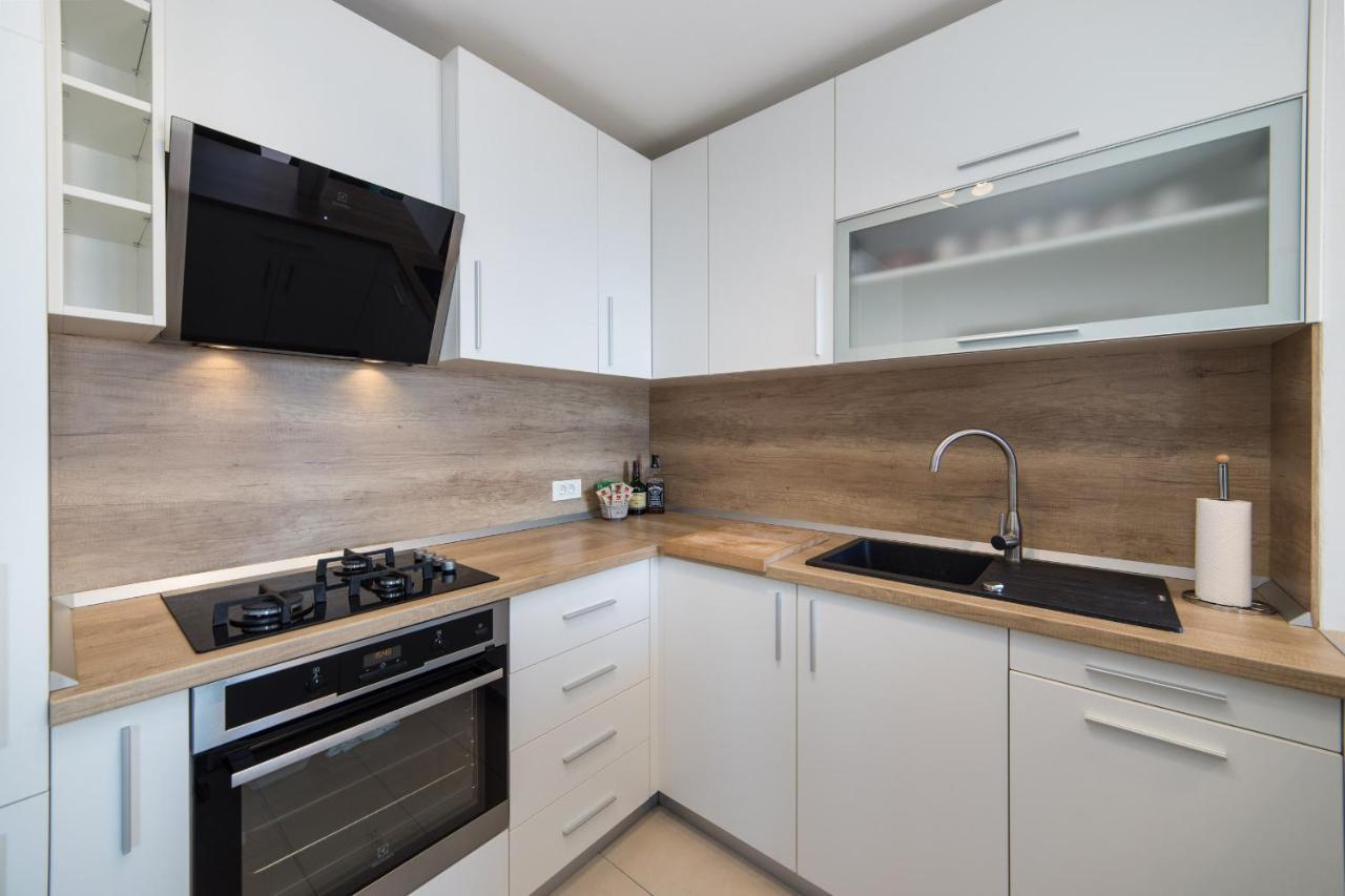 Libertas Apartment Макарска Екстериор снимка