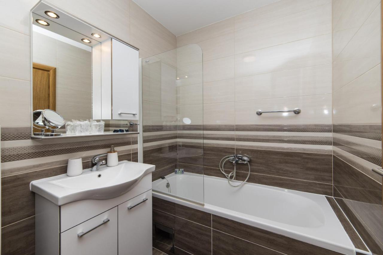 Libertas Apartment Макарска Екстериор снимка