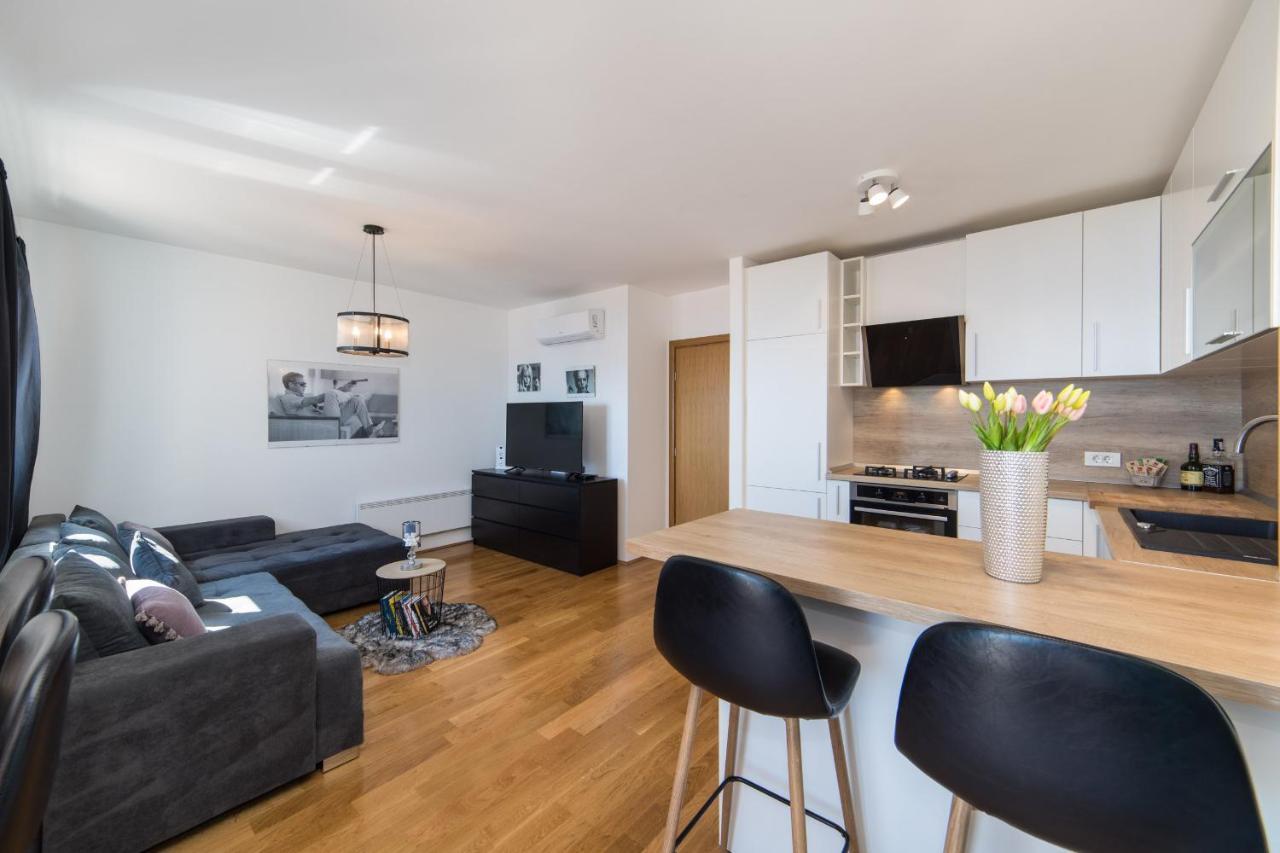 Libertas Apartment Макарска Екстериор снимка