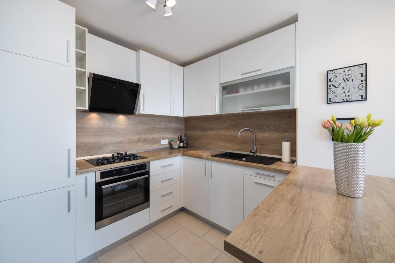 Libertas Apartment Макарска Екстериор снимка